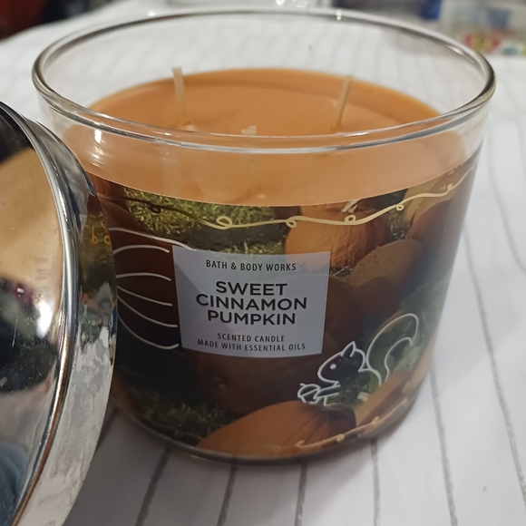 NWT! Bath & Body Works Sweet Cinnamon  Pumpkin 3 Wick Candle - Picture 2 of 5